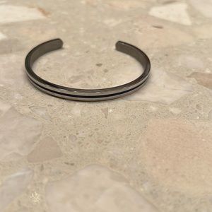 Back the blue bracelet